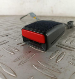 Attache ceinture avant gauche PEUGEOT 208 1