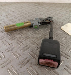 Attache ceinture avant droit PEUGEOT 306