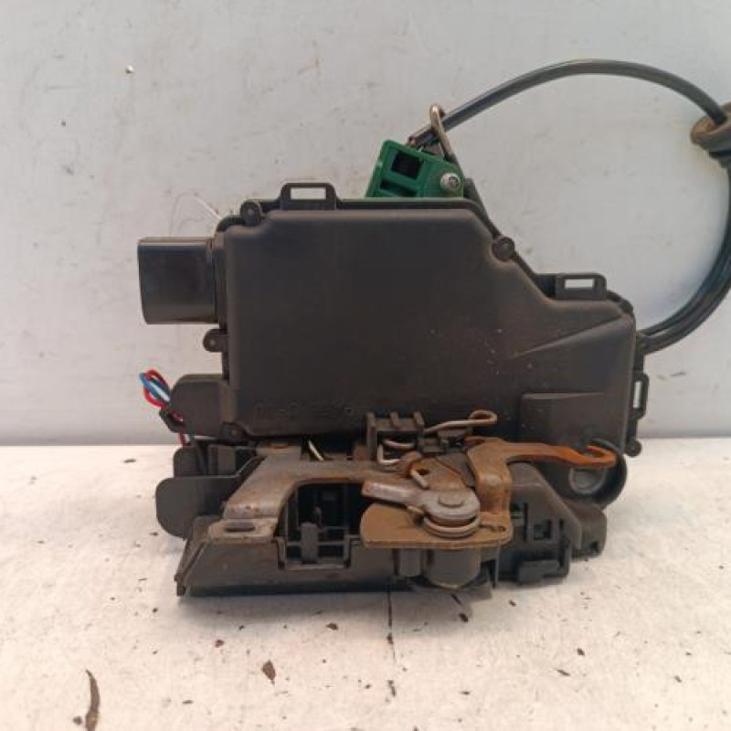 Serrure avant gauche VOLKSWAGEN GOLF 4