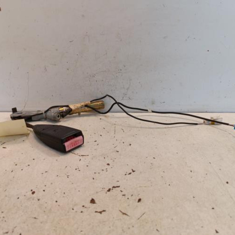 Attache ceinture avant gauche RENAULT CLIO 2