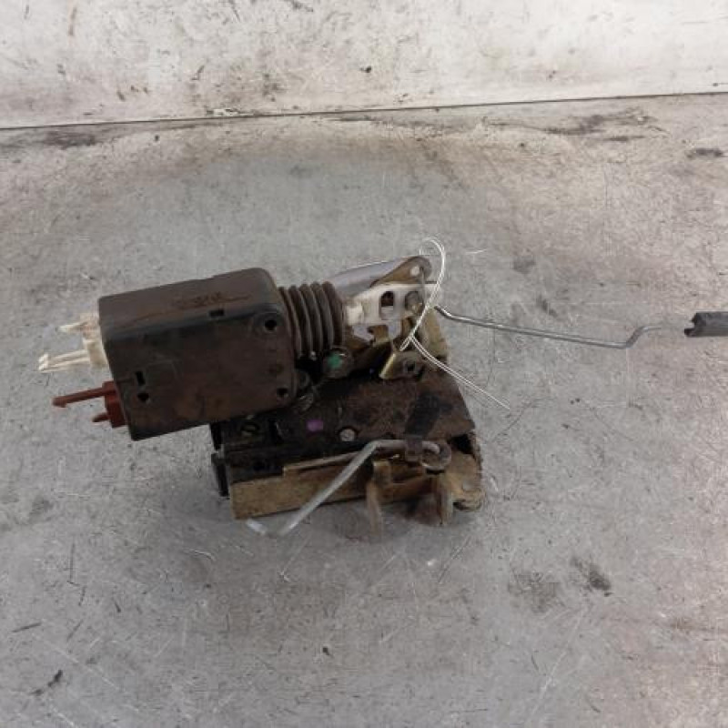 Serrure avant gauche PEUGEOT 106