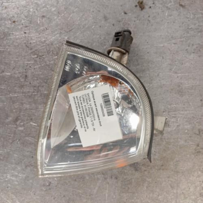 Optique avant secondaire droit (feux)(clignotant) SKODA OCTAVIA 1