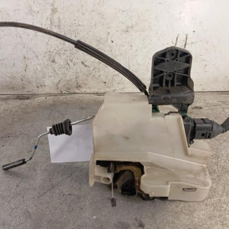 Serrure avant droit VOLKSWAGEN PASSAT 4 Serrure avant droit VOLKSWAGEN PASSAT 4