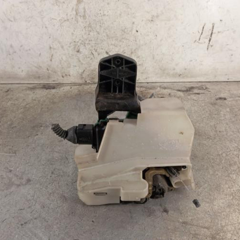 Serrure avant gauche VOLKSWAGEN PASSAT 4