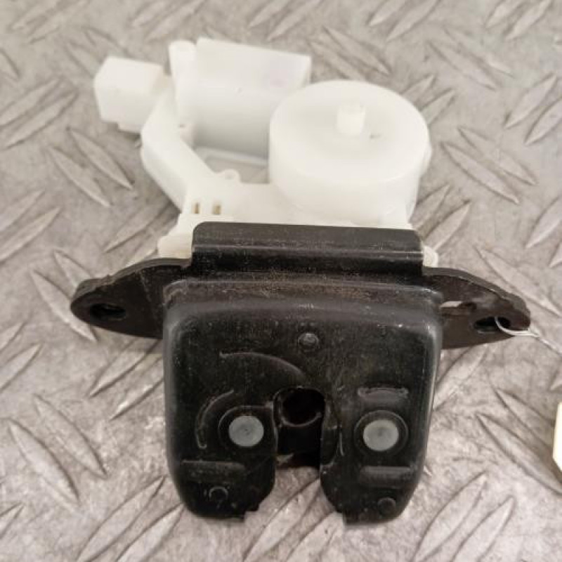 Serrure de hayon NISSAN QASHQAI 2 Serrure de hayon NISSAN QASHQAI 2
