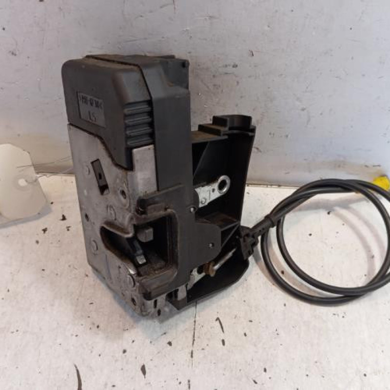 Serrure avant gauche RENAULT TRAFIC 2