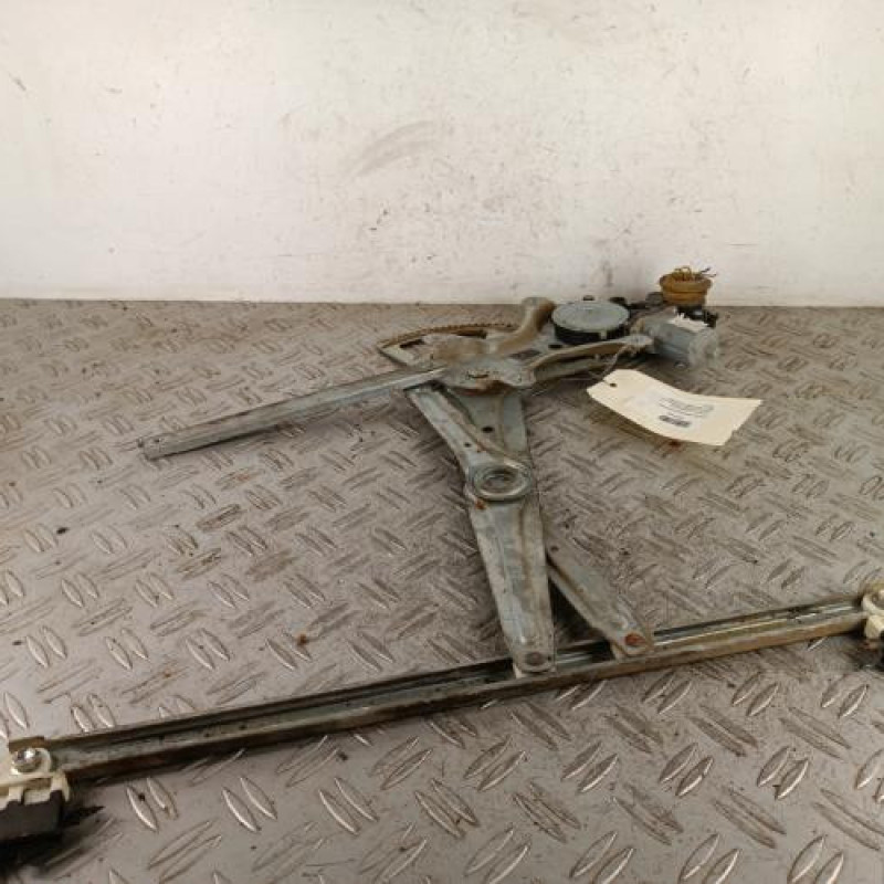 Leve vitre electrique arriere droit TOYOTA COROLLA VERSO 2