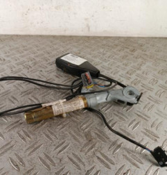 Attache ceinture avant gauche RENAULT CLIO 2 Photo n°1
