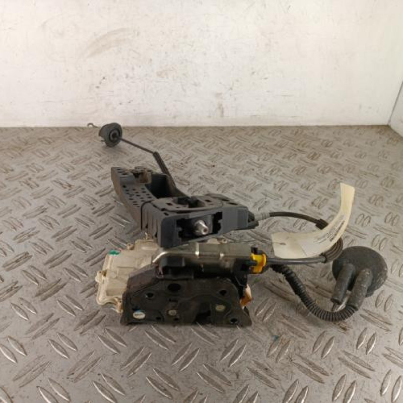 Serrure arriere droit AUDI A4 3 Serrure arriere droit AUDI A4 3