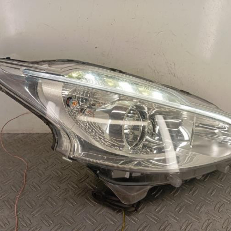 Optique avant principal droit (feux)(phare) PEUGEOT 208 1