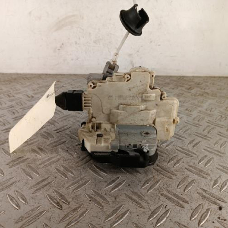 Serrure arriere gauche AUDI A4 2 Serrure arriere gauche AUDI A4 2