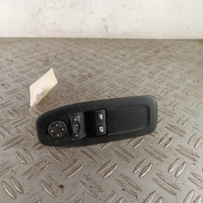 Interrupteur de leve vitre avant gauche PEUGEOT 208 1
