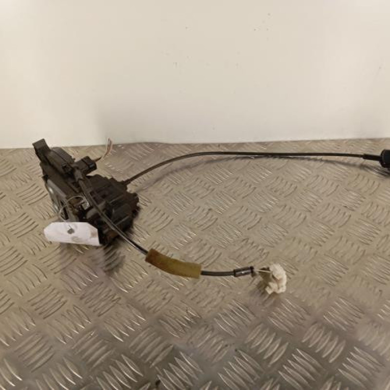Serrure avant gauche RENAULT CLIO 3 Serrure avant gauche RENAULT CLIO 3
