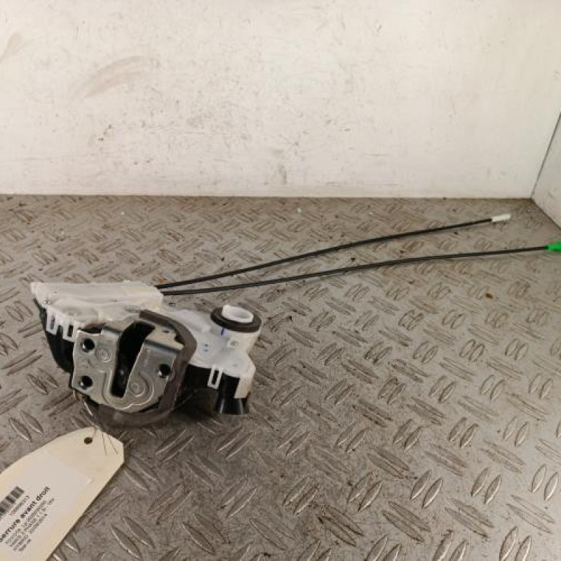 Serrure avant droit TOYOTA YARIS 3