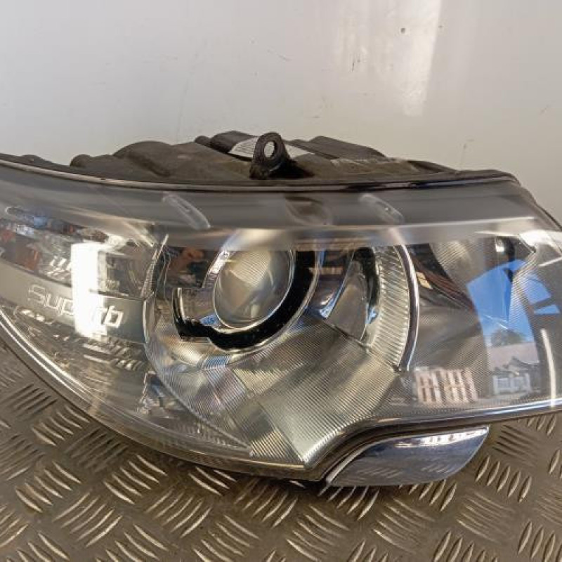 Optique avant principal droit (feux)(phare) SKODA SUPERB 2
