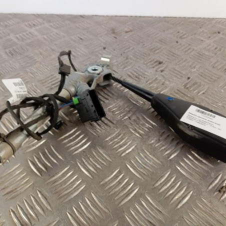 Attache ceinture avant droit RENAULT KANGOO 2 Photo n°1