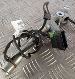 Attache ceinture avant droit RENAULT KANGOO 2