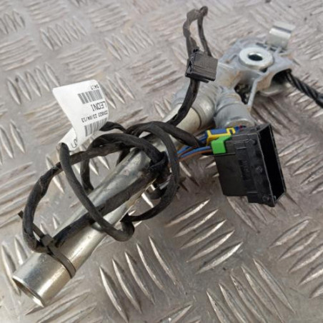 Attache ceinture avant droit RENAULT KANGOO 2