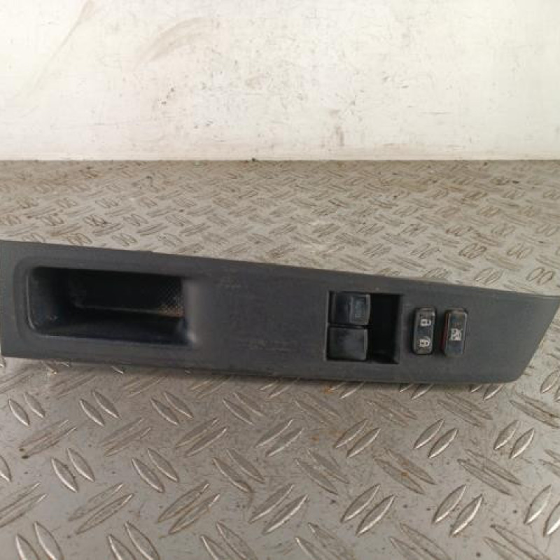 Interrupteur de leve vitre avant gauche TOYOTA YARIS 3