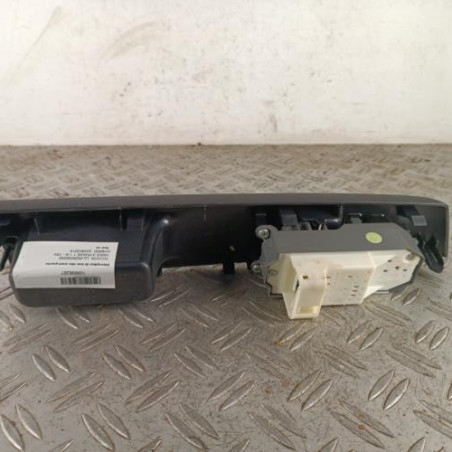 Interrupteur de leve vitre avant gauche TOYOTA YARIS 3