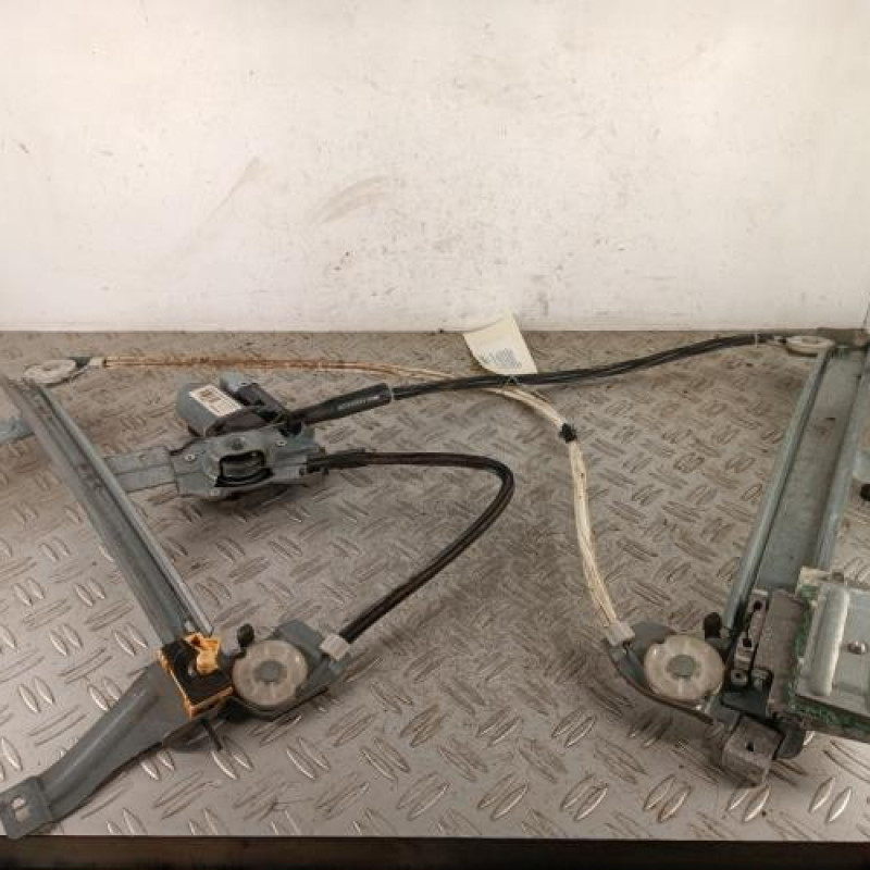 Leve vitre electrique avant droit PEUGEOT 207