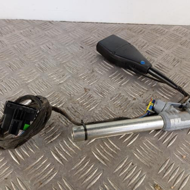 Attache ceinture avant gauche RENAULT KANGOO 2