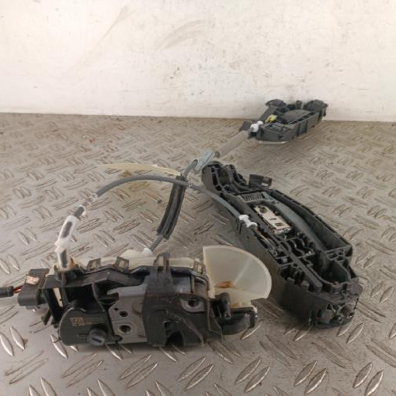 Serrure avant gauche PEUGEOT 208 2 Serrure avant gauche PEUGEOT 208 2