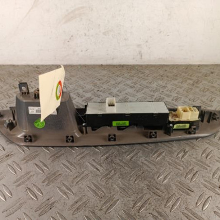 Interrupteur de leve vitre avant gauche KIA RIO 3