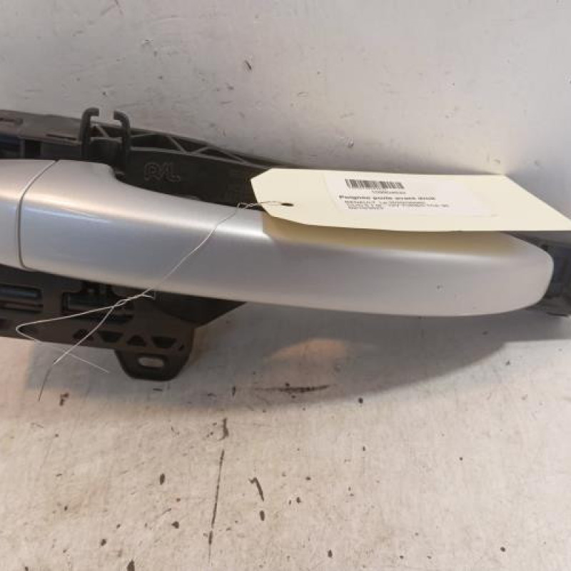 Poignee porte avant droit RENAULT CLIO 5 Poignee porte avant droit RENAULT CLIO 5