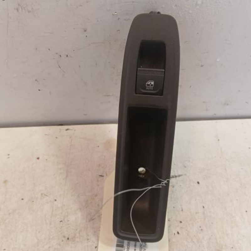 Interrupteur de leve vitre arriere droit RENAULT CLIO 5
