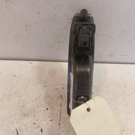 Interrupteur de leve vitre arriere droit RENAULT CLIO 5