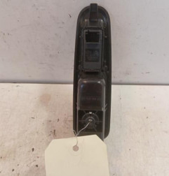 Interrupteur de leve vitre arriere droit PEUGEOT 5008 1