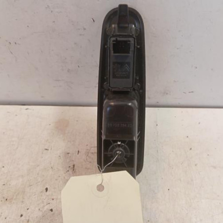 Interrupteur de leve vitre arriere droit PEUGEOT 5008 1