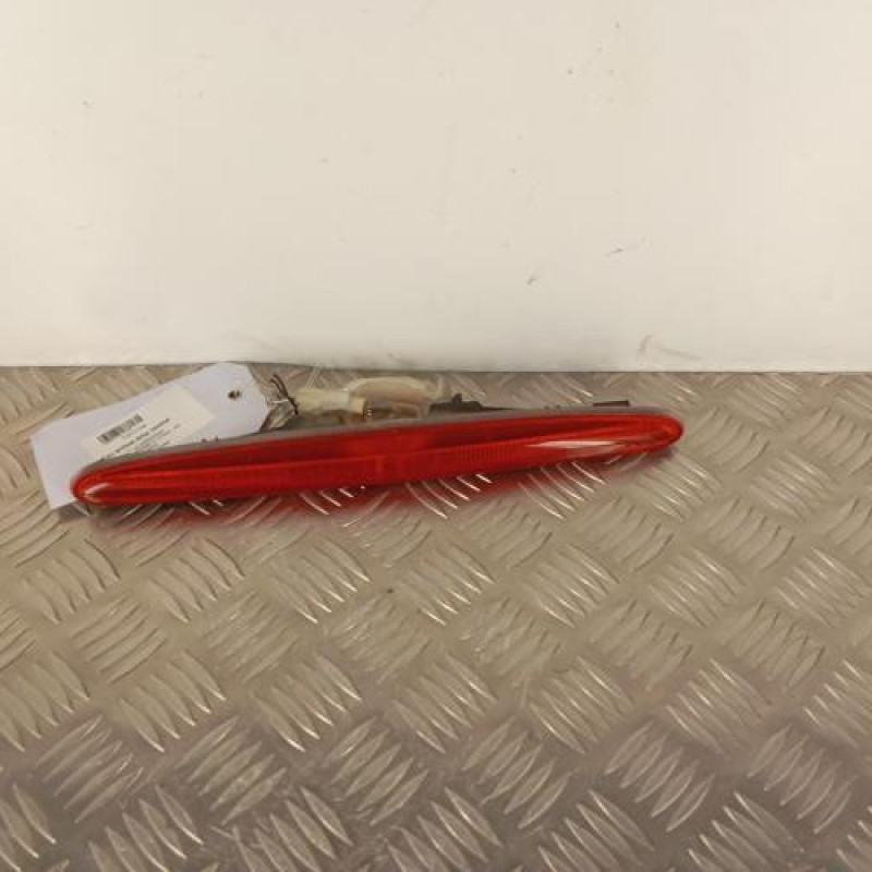 Feu arriere stop central RENAULT SCENIC 1 Feu arriere stop central RENAULT SCENIC 1