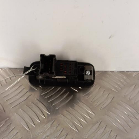 Interrupteur de leve vitre arriere gauche NISSAN QASHQAI 1