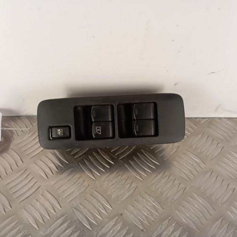 Interrupteur de leve vitre avant gauche NISSAN QASHQAI 1