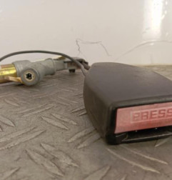 Attache ceinture avant gauche RENAULT CLIO 2