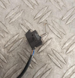 Attache ceinture avant gauche RENAULT CLIO 2 Photo n°4
