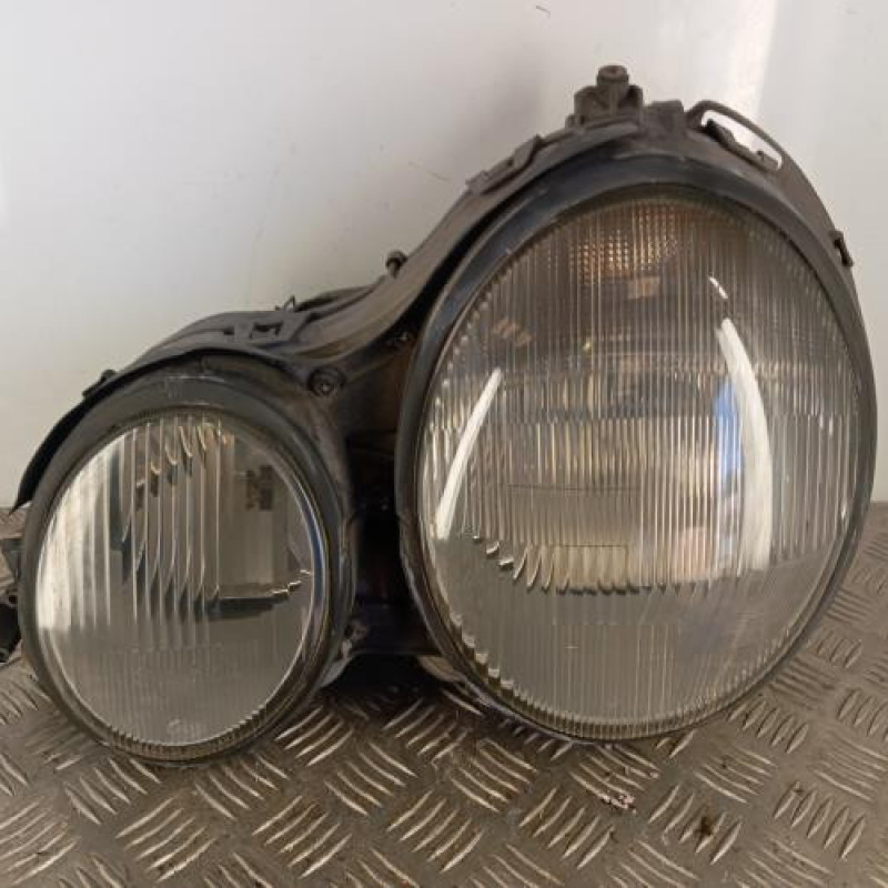 Optique avant principal gauche (feux)(phare) MERCEDES CLASSE E 210