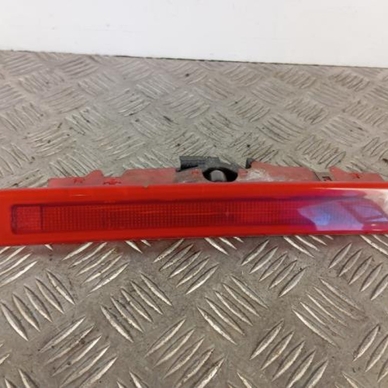 Feu arriere stop central RENAULT CLIO 3