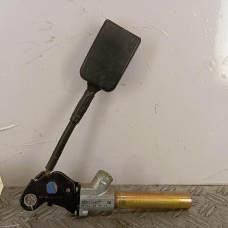 Attache ceinture avant gauche PEUGEOT 306