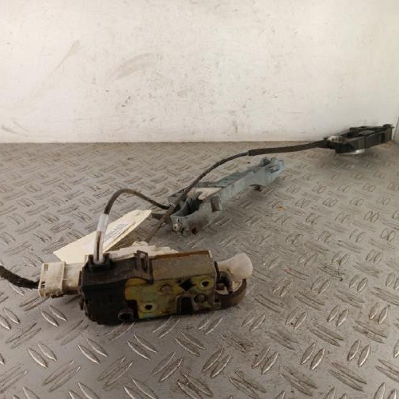 Serrure avant gauche PEUGEOT 407 Serrure avant gauche PEUGEOT 407