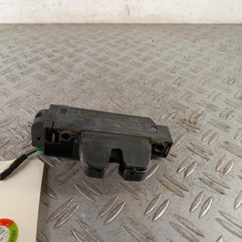 Serrure de hayon PEUGEOT 407 Serrure de hayon PEUGEOT 407