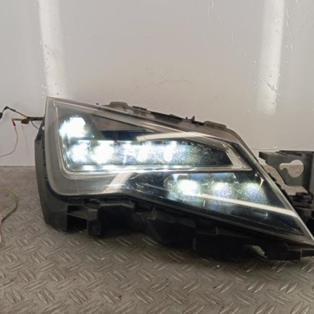 Optique avant principal droit (feux)(phare) SEAT LEON 3