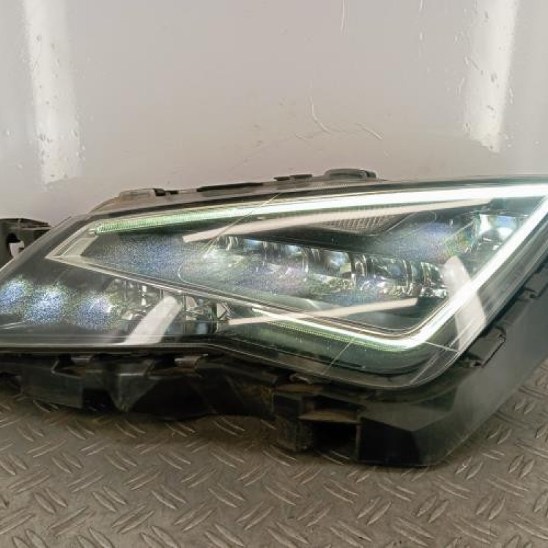 Optique avant principal gauche (feux)(phare) SEAT LEON 3
