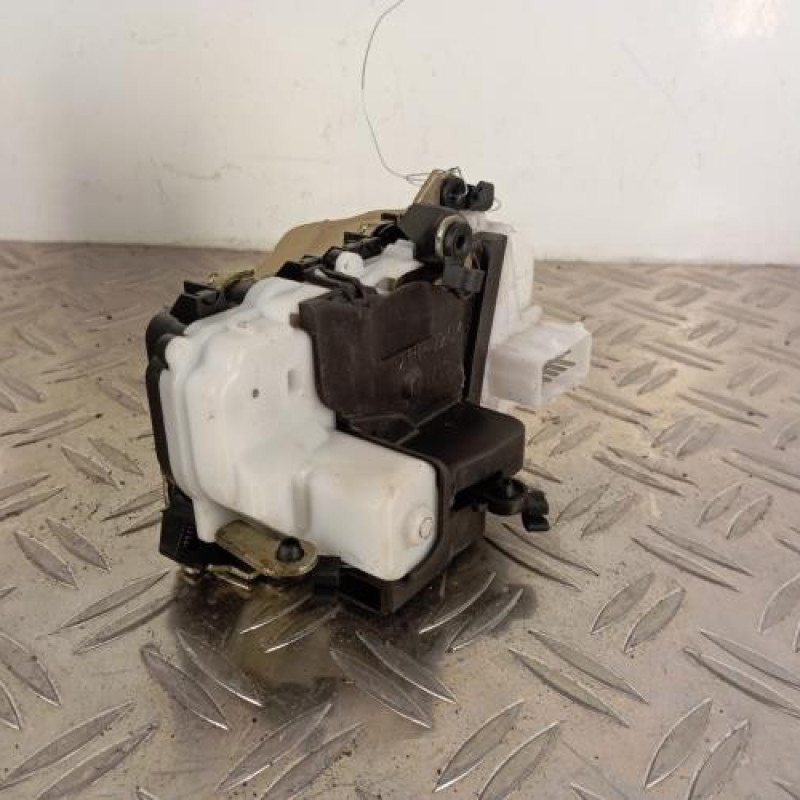 Serrure avant droit PEUGEOT 406 Serrure avant droit PEUGEOT 406