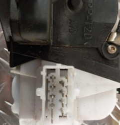 Serrure avant droit PEUGEOT 406