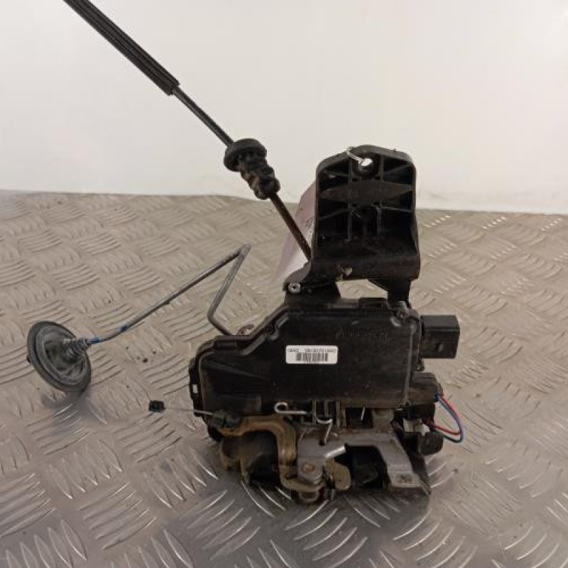Serrure avant droit VOLKSWAGEN GOLF 4 Serrure avant droit VOLKSWAGEN GOLF 4