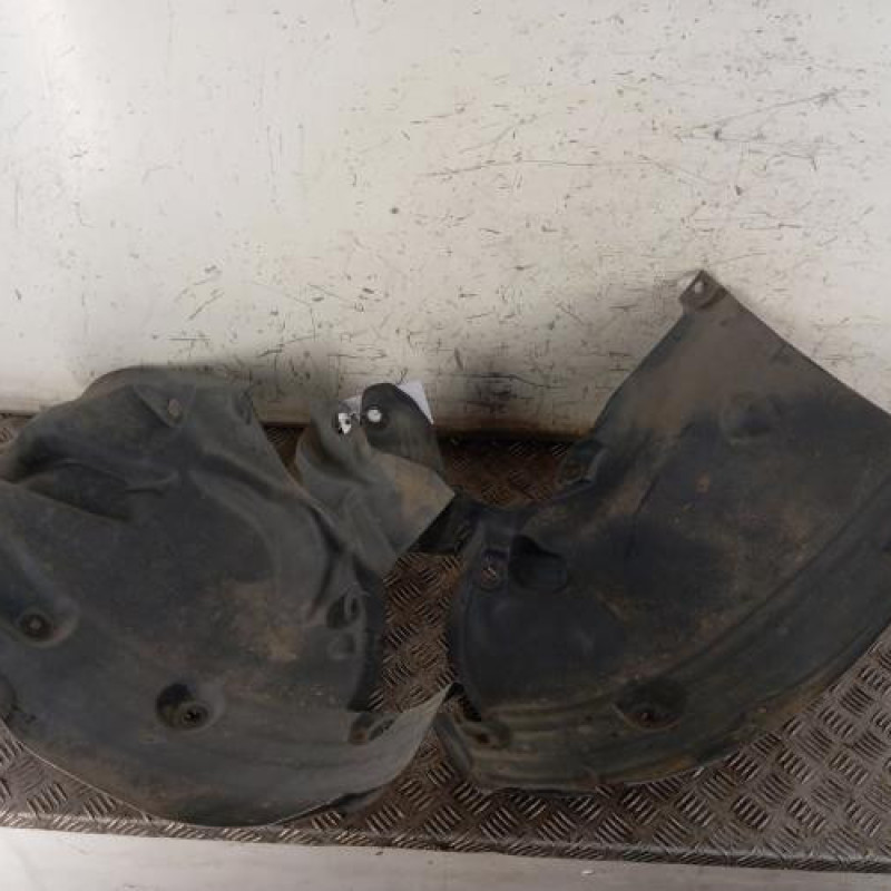 Pare boue avant gauche RENAULT MEGANE 3 Pare boue avant gauche RENAULT MEGANE 3