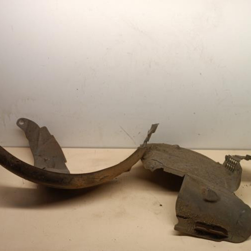 Pare boue avant gauche RENAULT CLIO 2 Pare boue avant gauche RENAULT CLIO 2